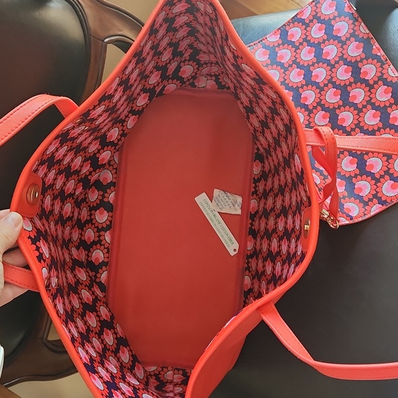 NWOT ❗️ Trina Turk red and blue large shoulder tote with matching pocketbook - Picture 5 of 17